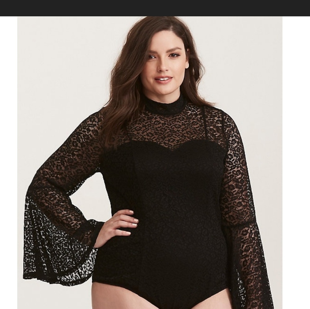 TORRID INSIDER LACE BELL SLEEVE BODYSUIT